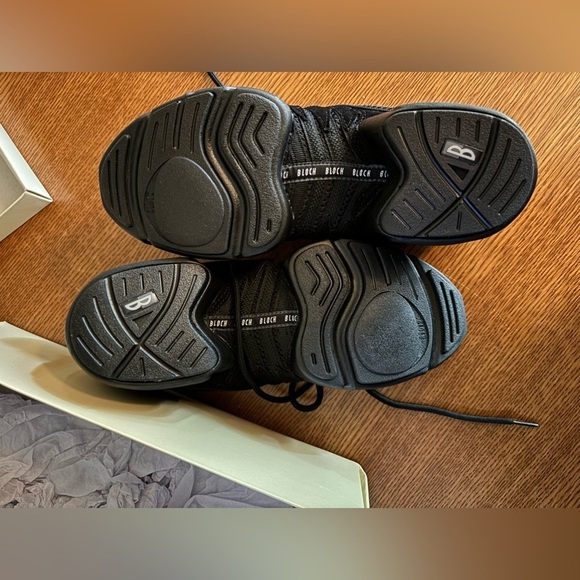 BLOCH black DRT split sole sneakers. New in box. Style: S0538L. Size 10.5 - Picture 13 of 15